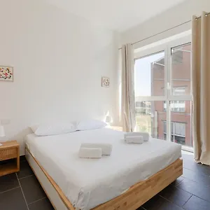 Guesthost - Industrial Design Near M4 Tolstoj Milano