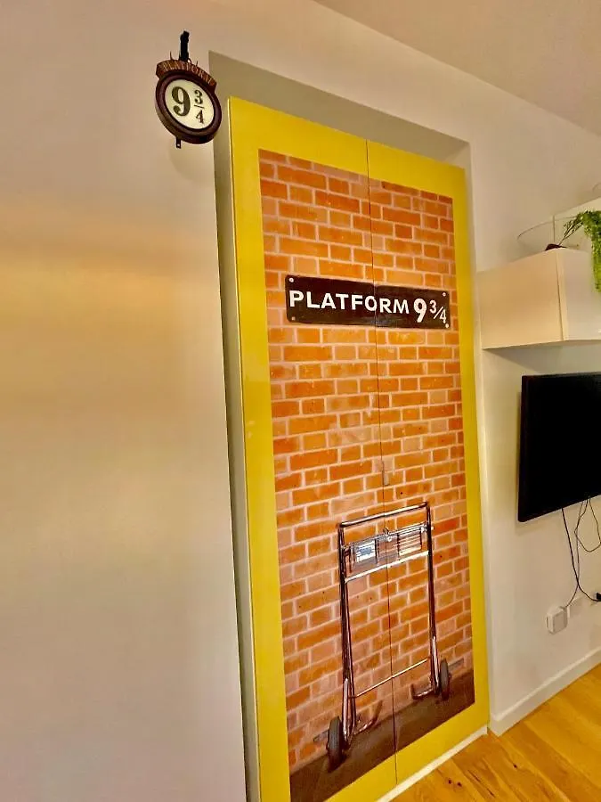 Harry Potter A 2 Min A Piedi Da Corso Como Milan 0*,